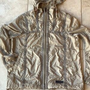 Burberry sport windbreaker size Medium